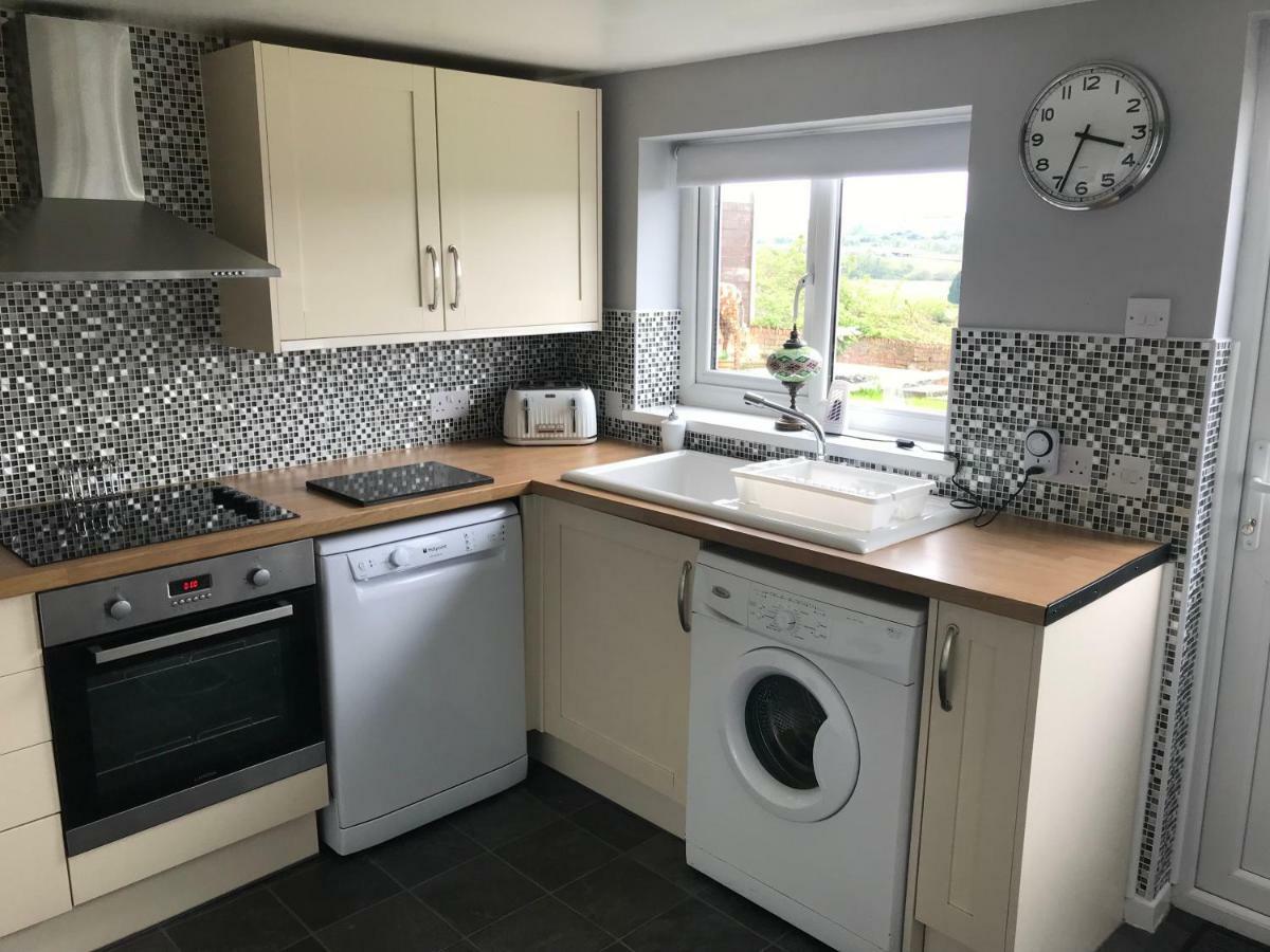 Valley View / Gwel Y Cwm Villa Ammanford Esterno foto