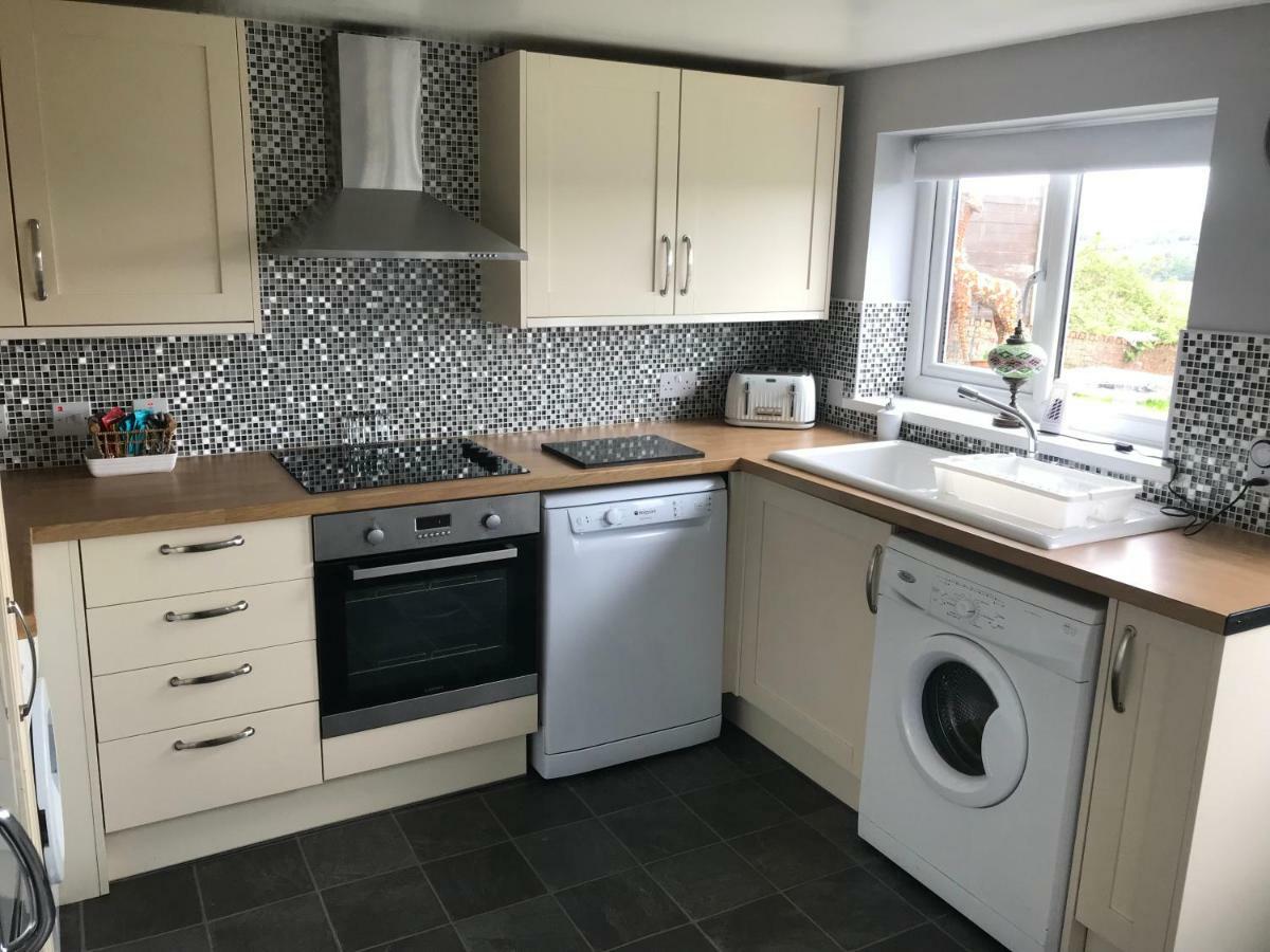 Valley View / Gwel Y Cwm Villa Ammanford Esterno foto