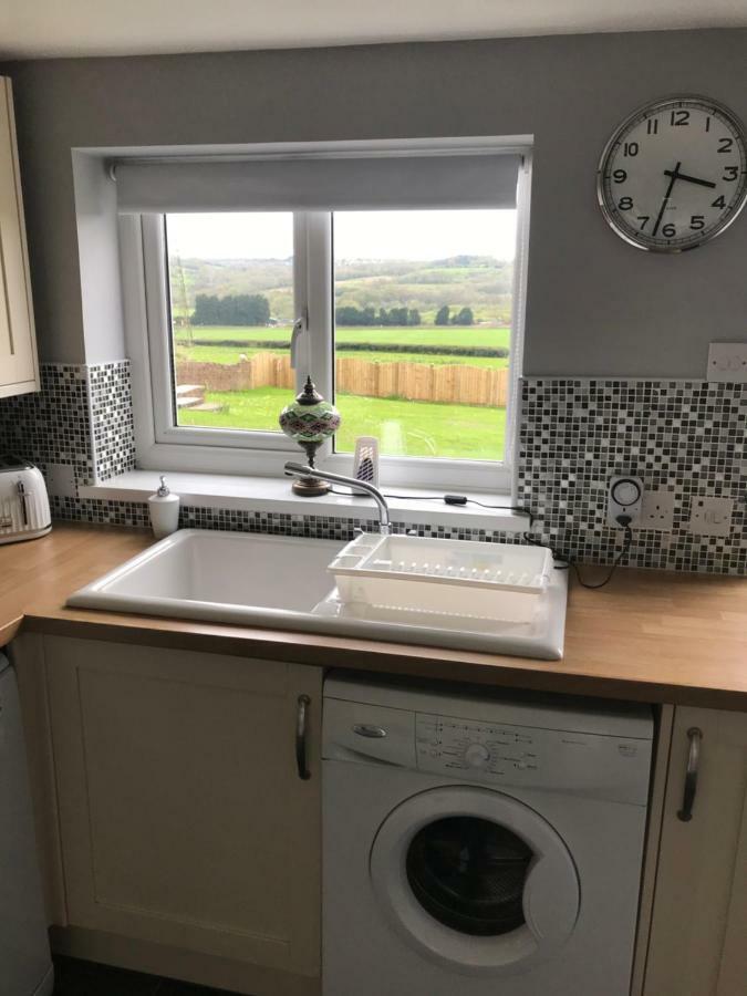 Valley View / Gwel Y Cwm Villa Ammanford Esterno foto